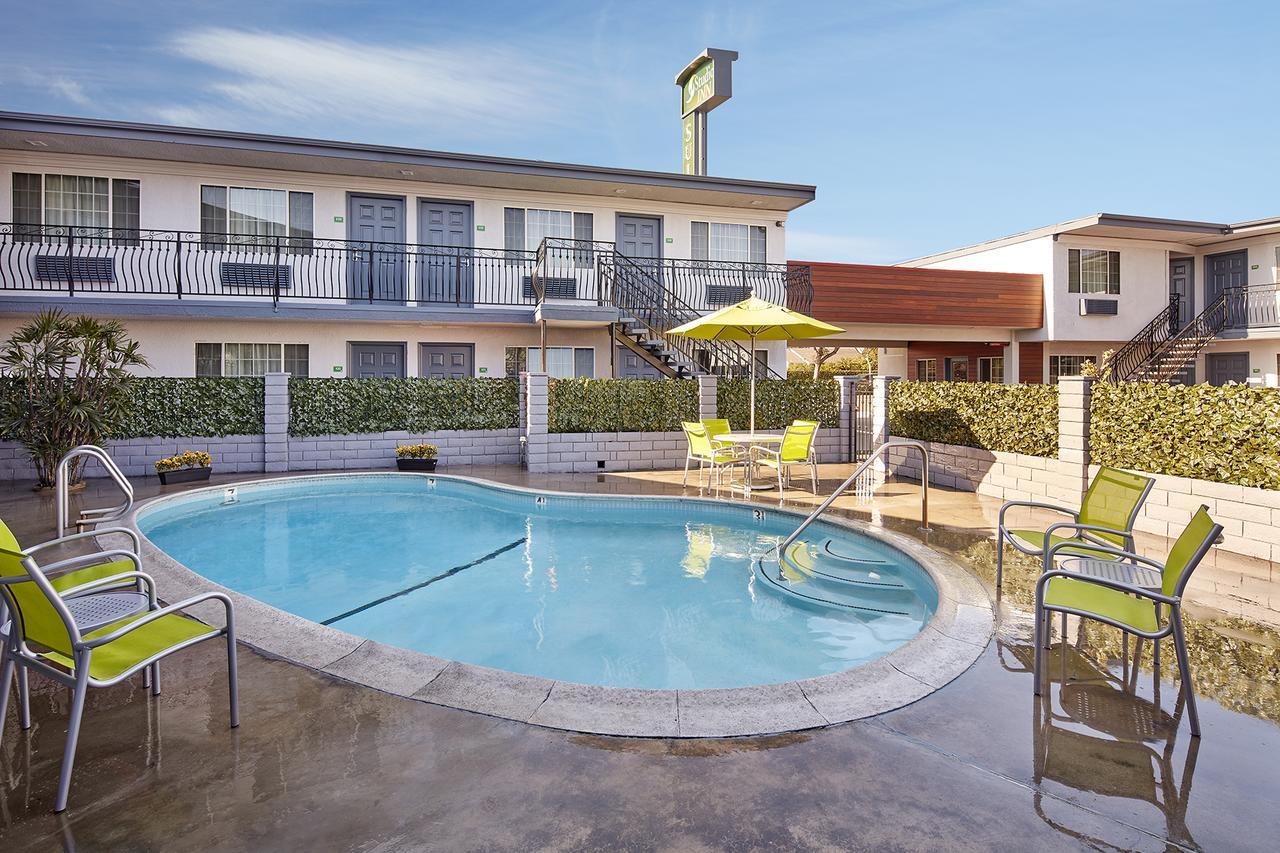 Studio Inn & Suites At Promenade Downey Exteriér fotografie